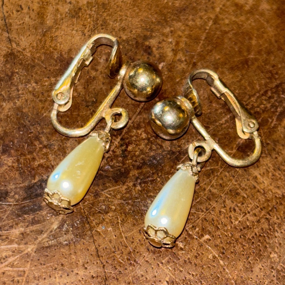 Vintage Sarah Coventry Faux Pearl Drop Clip-On Earrings 1950s Gold Tone